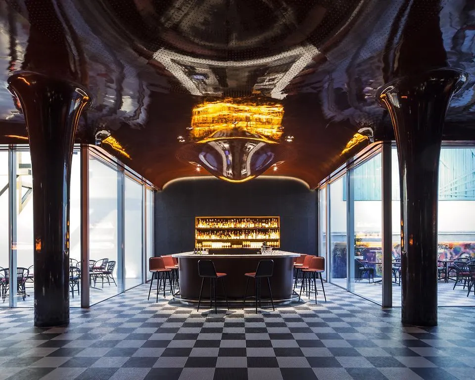 Les Bains Hotel